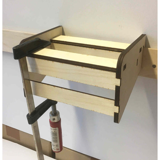 Holzdeko-Lasercut-Gravur French Cleat Schraubzwingenhalter, Wandhalter für Zwingen, aus Holz gefertigt