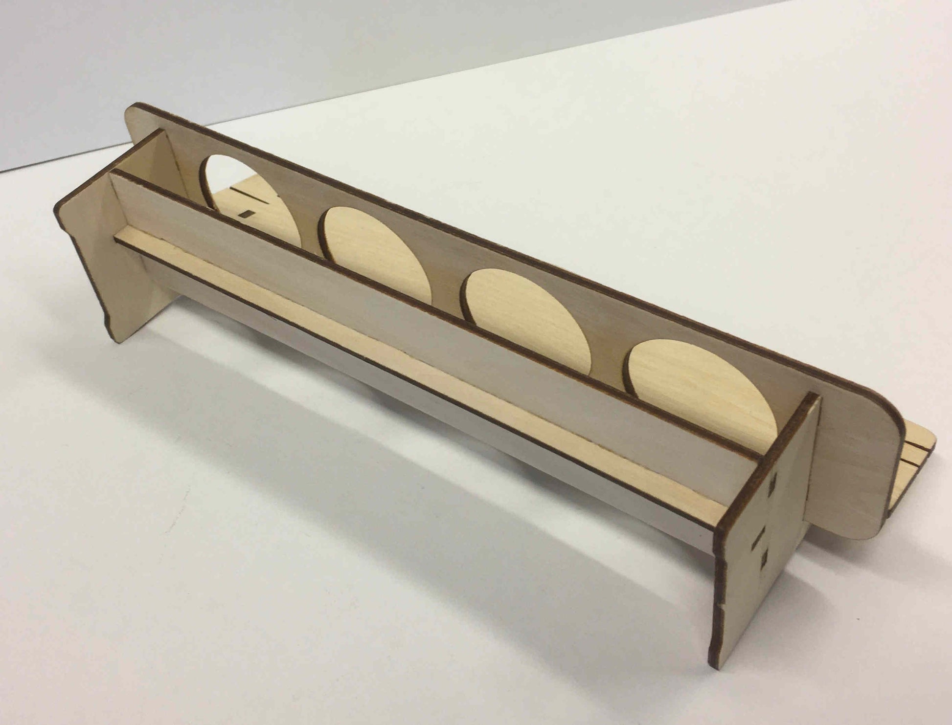 Holz Schnapsbank aus Holz mit Gravur, stilvolle Holzdeko, Holzdeko-Lasercut-Gravur, dekoratives Holzaccessoire für Zuhause