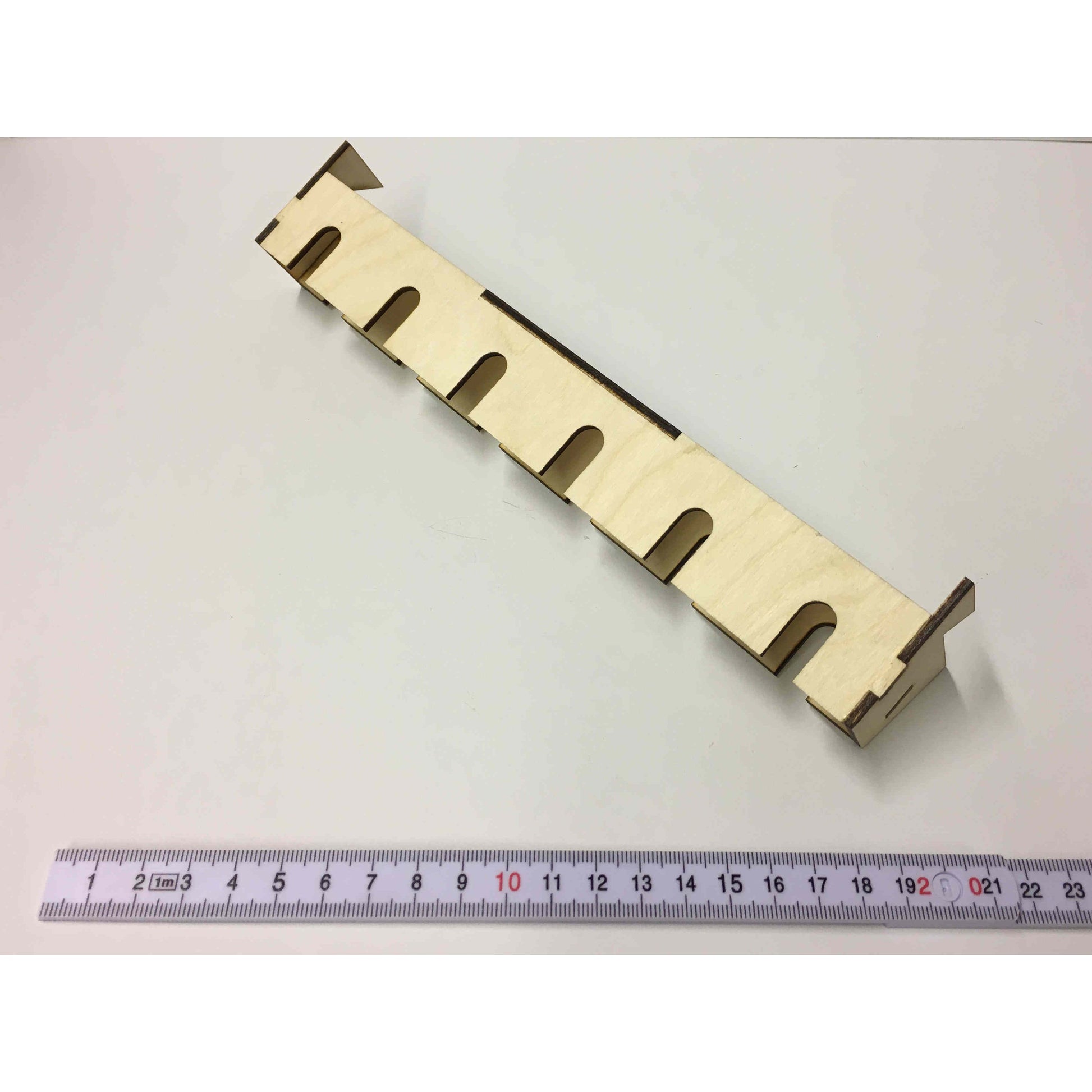 Schraubendreher-Halter für French Cleat Wand, 6-fach, aus Holz, von Holzdeko-Lasercut-Gravur, mit mehreren Schraubendrehern.