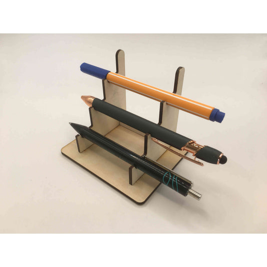 Hölzerner Stiftehalter von Holzdeko-Lasercut-Gravur mit mehreren Fächern für Schreibutensilien, handgefertigt und dekorativ.